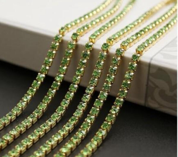 🟢 Parrot Green Rhinestone Cup Chain – 5 Meter | 24PP/12ss | Gold Base